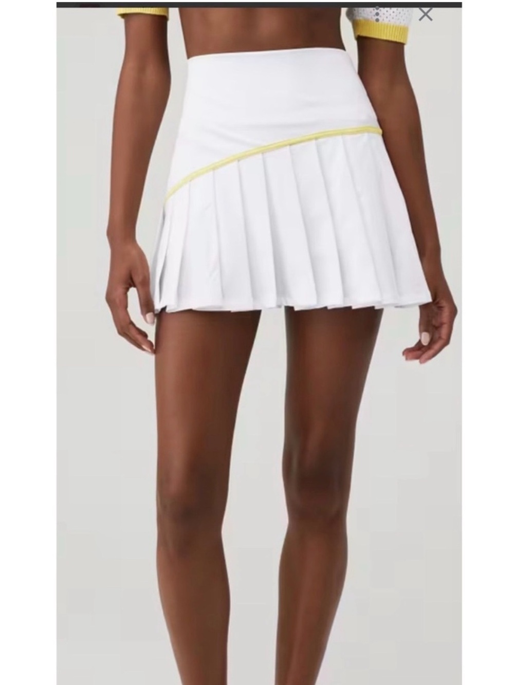 Beach Riot Pleated
Venus Athletic skirt off white Sz XL